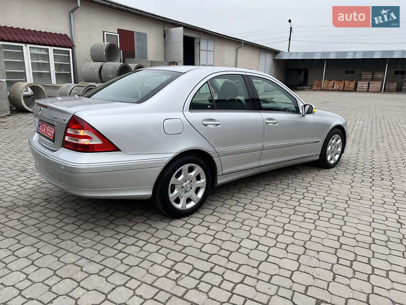 Седан Mercedes-Benz C-Class 2005 в Надвірній