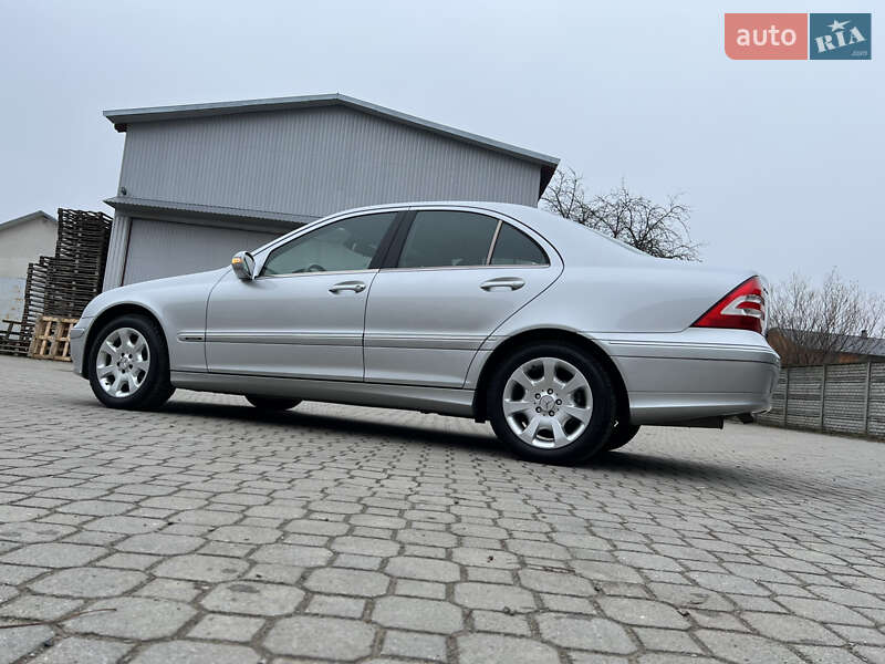 Седан Mercedes-Benz C-Class 2005 в Надвірній