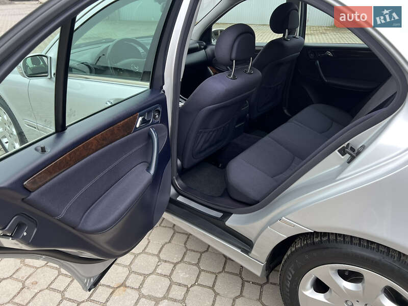 Седан Mercedes-Benz C-Class 2005 в Надвірній