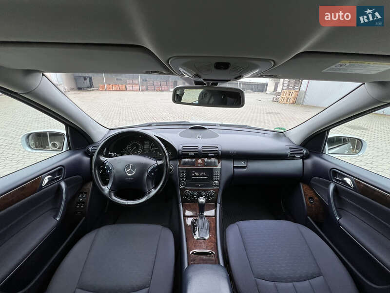 Седан Mercedes-Benz C-Class 2005 в Надвірній