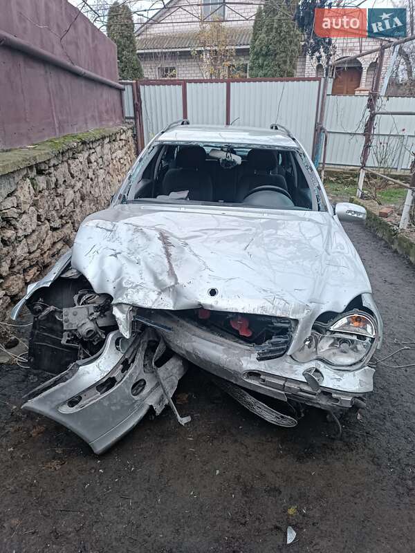 Универсал Mercedes-Benz C-Class 2002 в Томашполе