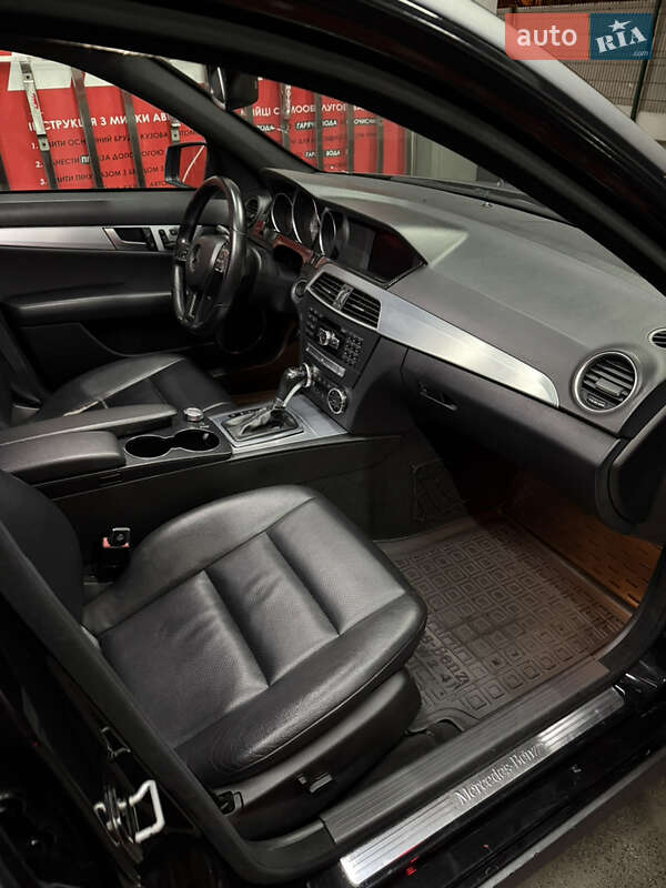 Седан Mercedes-Benz C-Class 2011 в Киеве