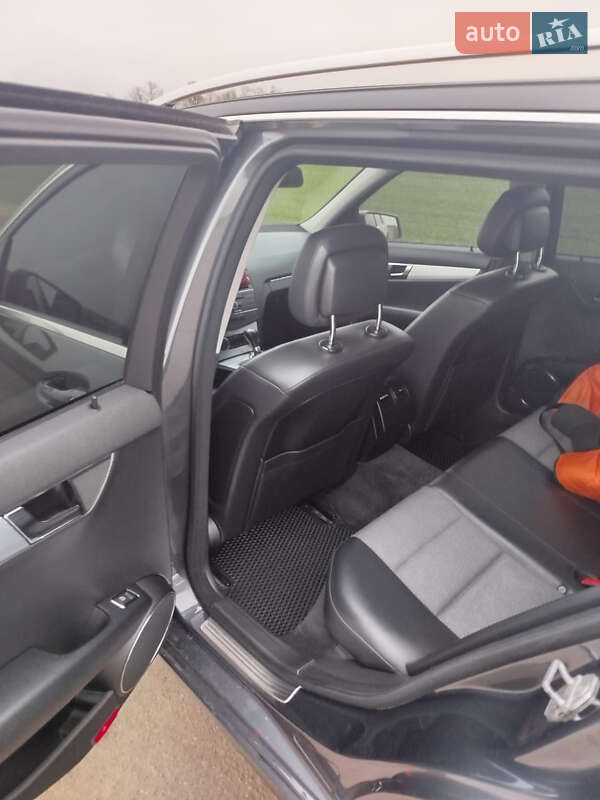 Универсал Mercedes-Benz C-Class 2009 в Днепре