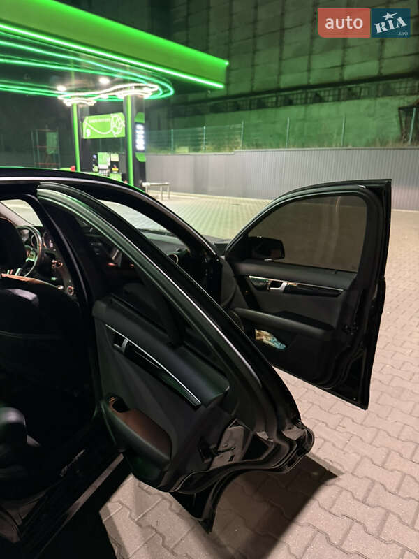 Седан Mercedes-Benz C-Class 2013 в Львове