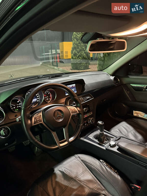 Седан Mercedes-Benz C-Class 2013 в Львове