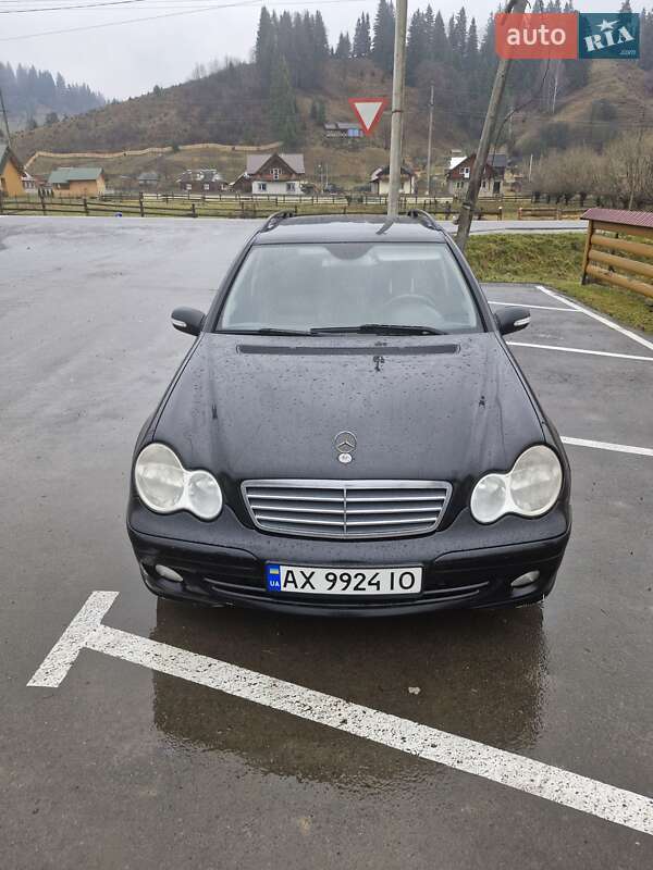 Mercedes-Benz C-Class 2005