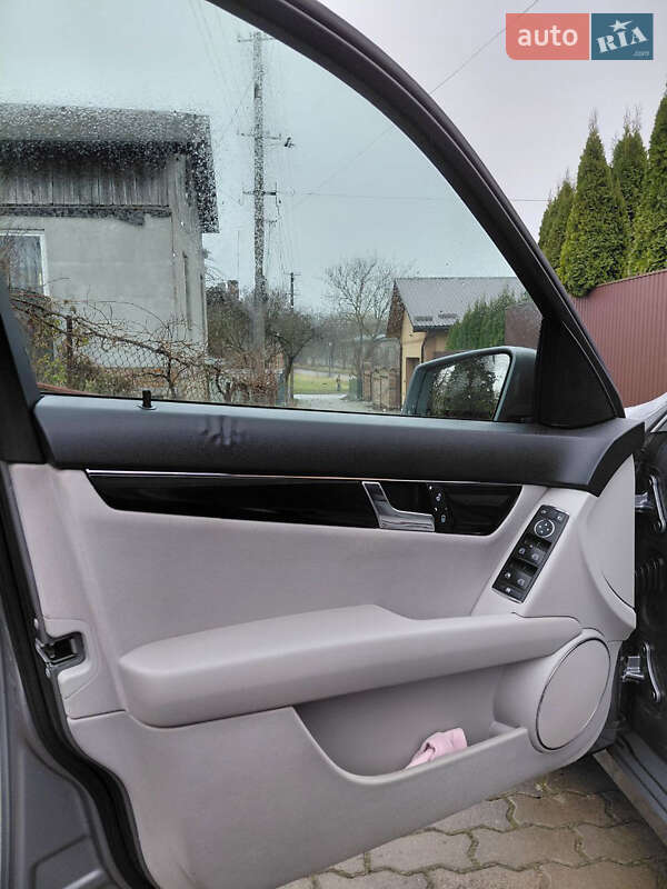 Универсал Mercedes-Benz C-Class 2009 в Сокале