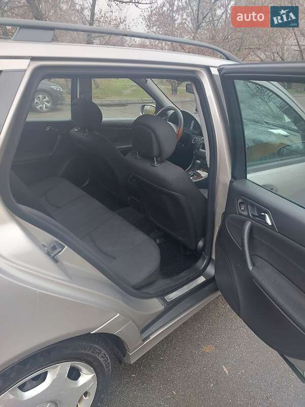 Универсал Mercedes-Benz C-Class 2005 в Киеве фото 15 Универсал Mercedes-Benz C-Class 2005 в Киеве