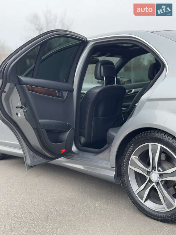 Седан Mercedes-Benz C-Class 2014 в Днепре