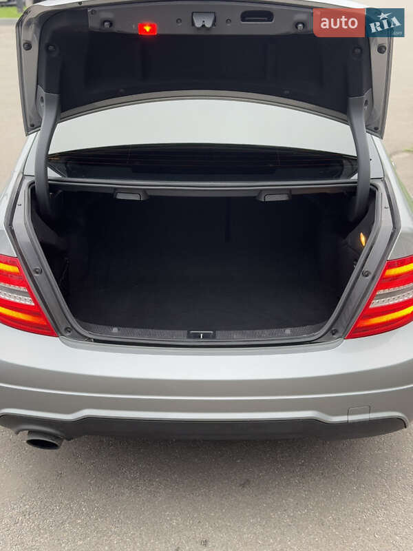 Седан Mercedes-Benz C-Class 2014 в Днепре