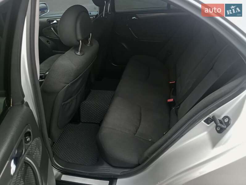 Седан Mercedes-Benz C-Class 2000 в Раздельной фото 24 Седан Mercedes-Benz C-Class 2000 в Раздельной