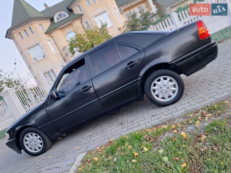 Седан Mercedes-Benz C-Class 1994 в Чернівцях фото 2 Седан Mercedes-Benz C-Class 1994 в Чернівцях