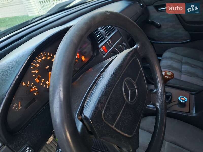 Седан Mercedes-Benz C-Class 1994 в Чернівцях фото 33 Седан Mercedes-Benz C-Class 1994 в Чернівцях