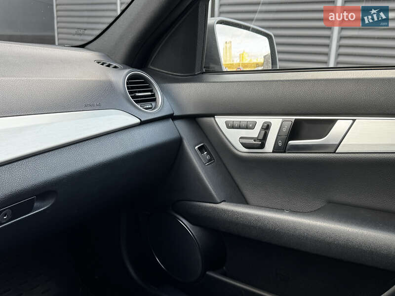 Седан Mercedes-Benz C-Class 2011 в Киеве