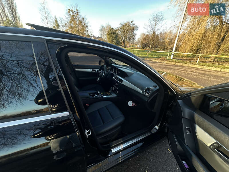Седан Mercedes-Benz C-Class 2012 в Ровно