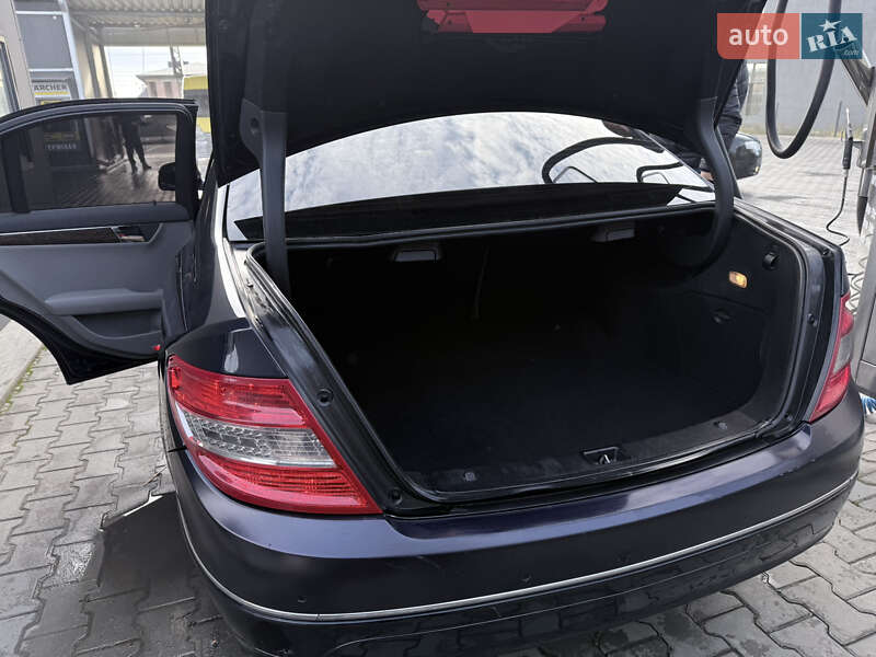Седан Mercedes-Benz C-Class 2008 в Луцке