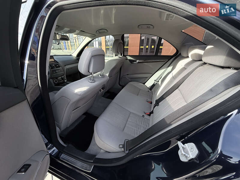 Седан Mercedes-Benz C-Class 2008 в Луцке