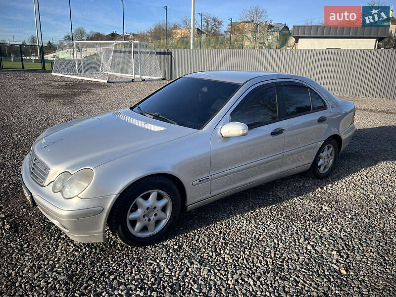 Седан Mercedes-Benz C-Class 2002 в Львове