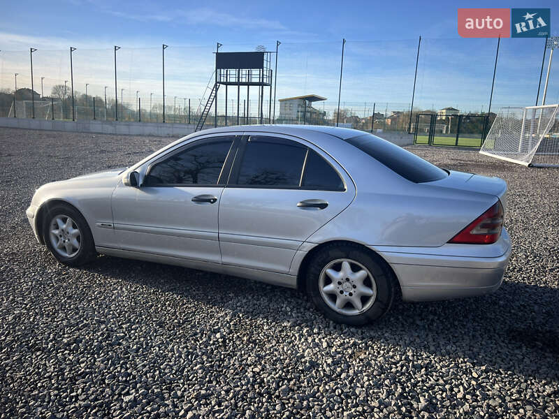 Седан Mercedes-Benz C-Class 2002 в Львове
