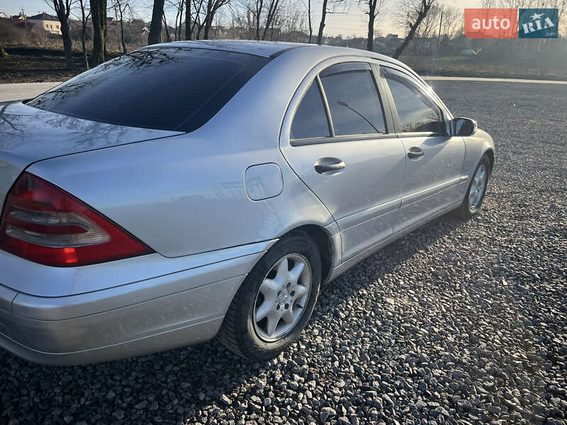 Седан Mercedes-Benz C-Class 2002 в Львове