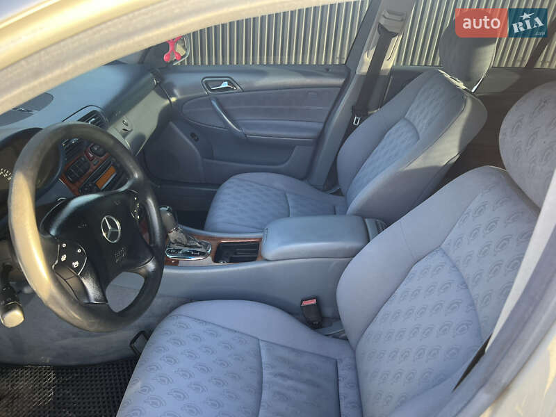 Седан Mercedes-Benz C-Class 2002 в Львове