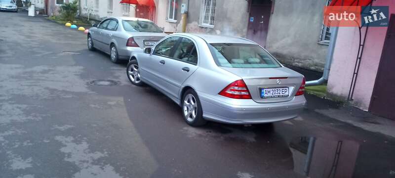 Седан Mercedes-Benz C-Class 2006 в Житомире