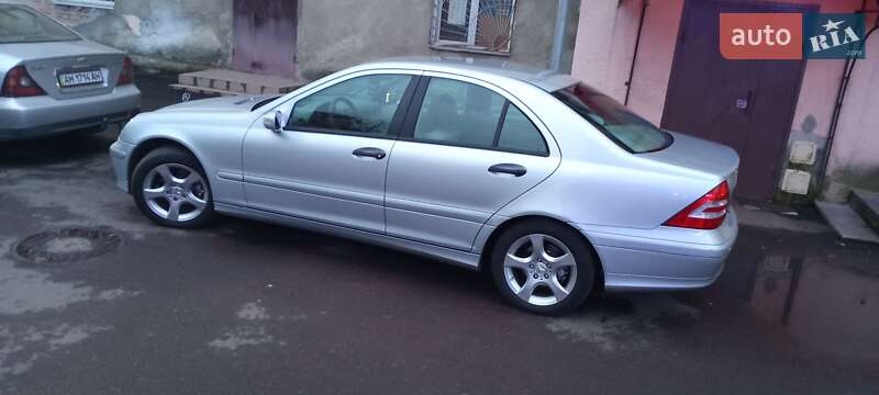 Седан Mercedes-Benz C-Class 2006 в Житомире