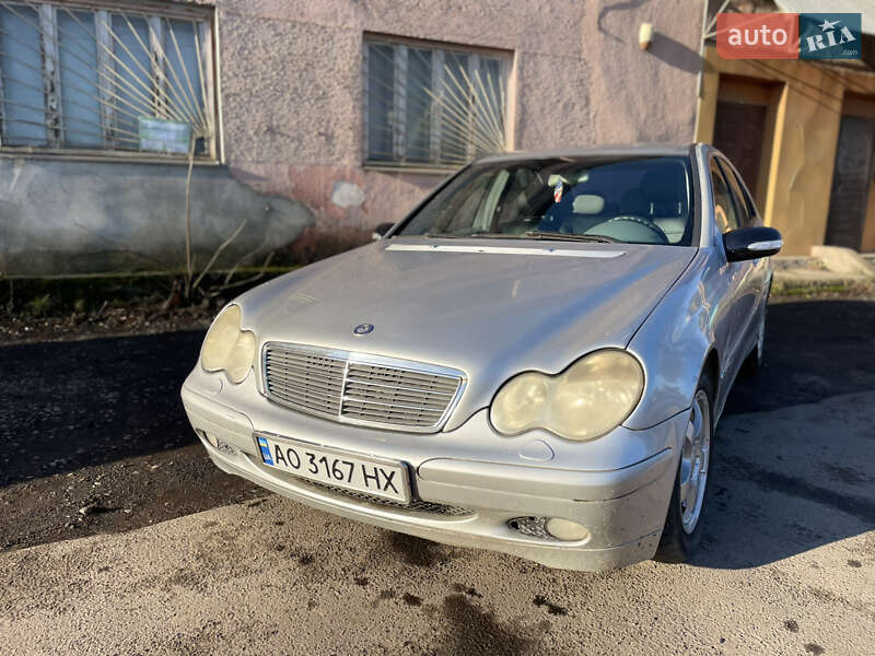 Mercedes-Benz C-Class 2004