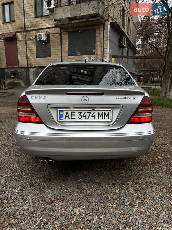 Седан Mercedes-Benz C-Class 2005 в Кривом Роге