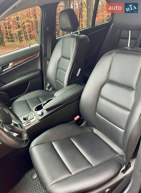 Седан Mercedes-Benz C-Class 2011 в Киеве