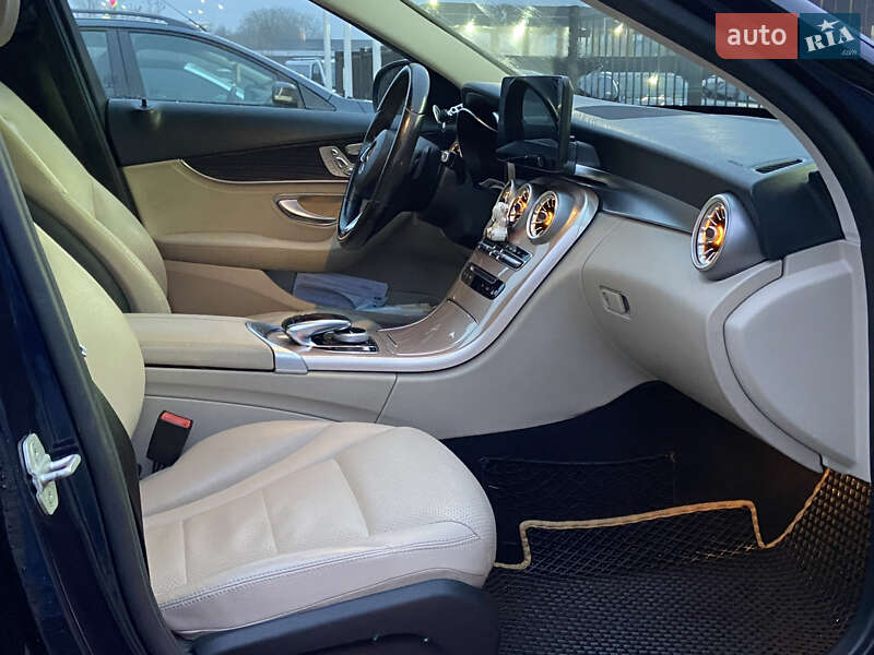 Седан Mercedes-Benz C-Class 2015 в Львові