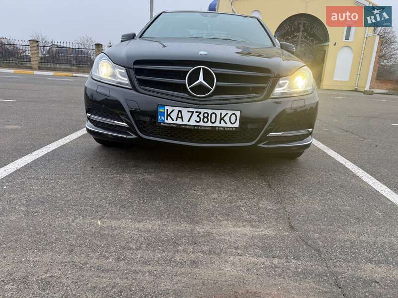 Седан Mercedes-Benz C-Class 2011 в Киеве