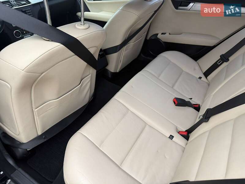 Седан Mercedes-Benz C-Class 2011 в Киеве