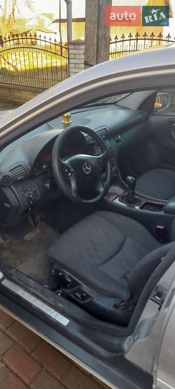 Седан Mercedes-Benz C-Class 2001 в Чернівцях
