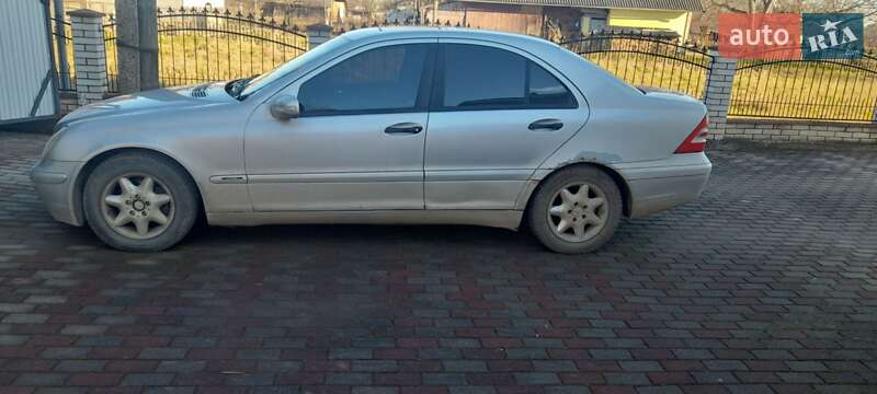 Седан Mercedes-Benz C-Class 2001 в Чернівцях
