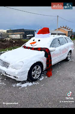 Універсал Mercedes-Benz C-Class 2003 в Чернівцях