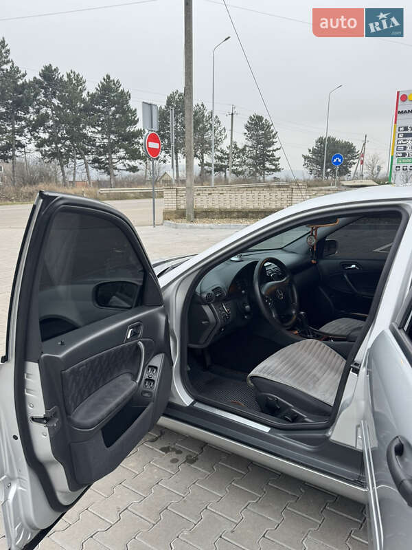 Седан Mercedes-Benz C-Class 2001 в Виннице