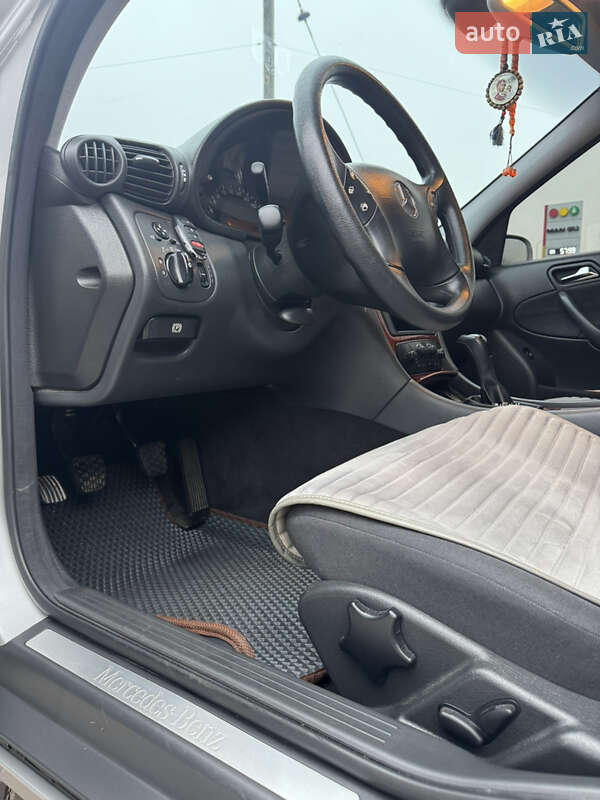 Седан Mercedes-Benz C-Class 2001 в Виннице