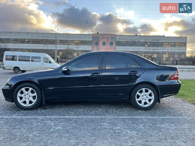 Седан Mercedes-Benz C-Class 2006 в Дніпрі