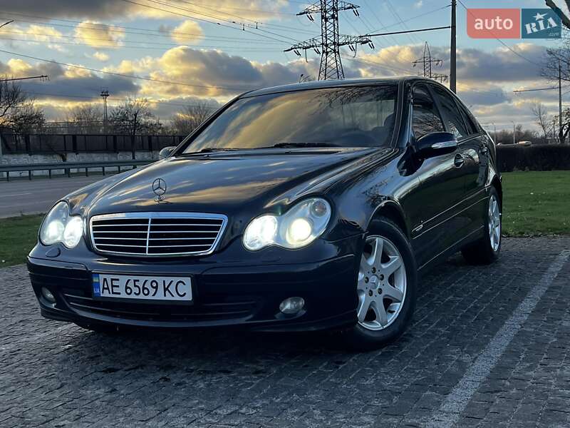 Седан Mercedes-Benz C-Class 2006 в Дніпрі