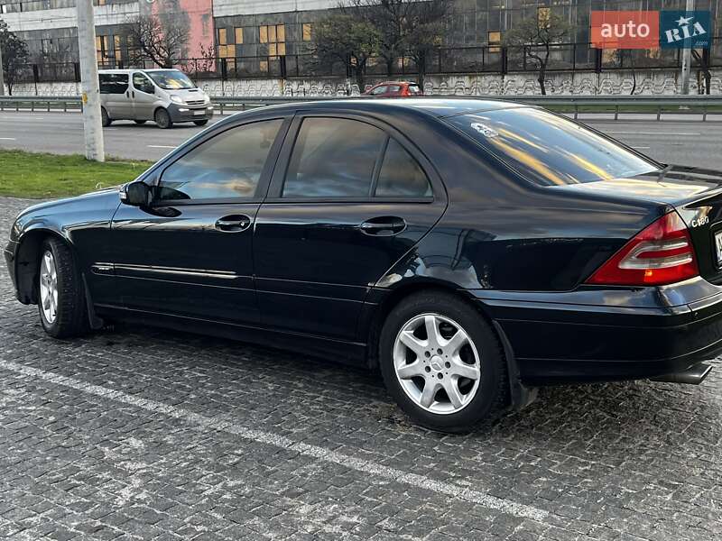 Седан Mercedes-Benz C-Class 2006 в Дніпрі