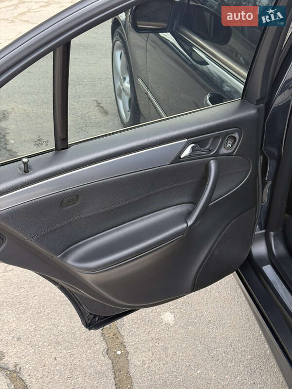 Седан Mercedes-Benz C-Class 2005 в Харкові