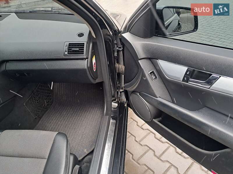 Універсал Mercedes-Benz C-Class 2010 в Могилів-Подільському