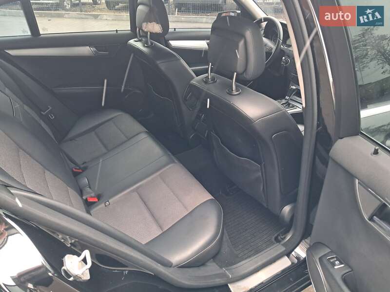 Універсал Mercedes-Benz C-Class 2010 в Могилів-Подільському