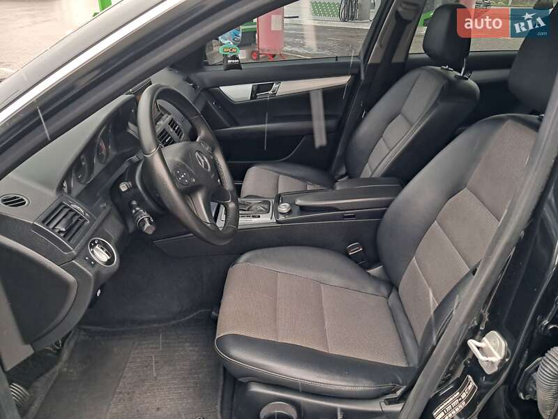 Універсал Mercedes-Benz C-Class 2010 в Могилів-Подільському