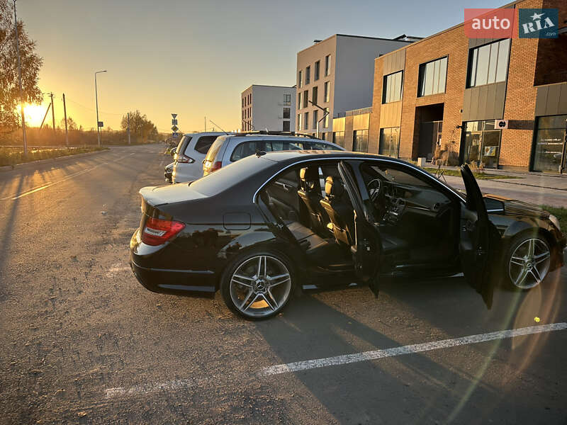 Седан Mercedes-Benz C-Class 2012 в Рівному