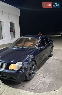 Седан Mercedes-Benz C-Class 2000 в Днепре