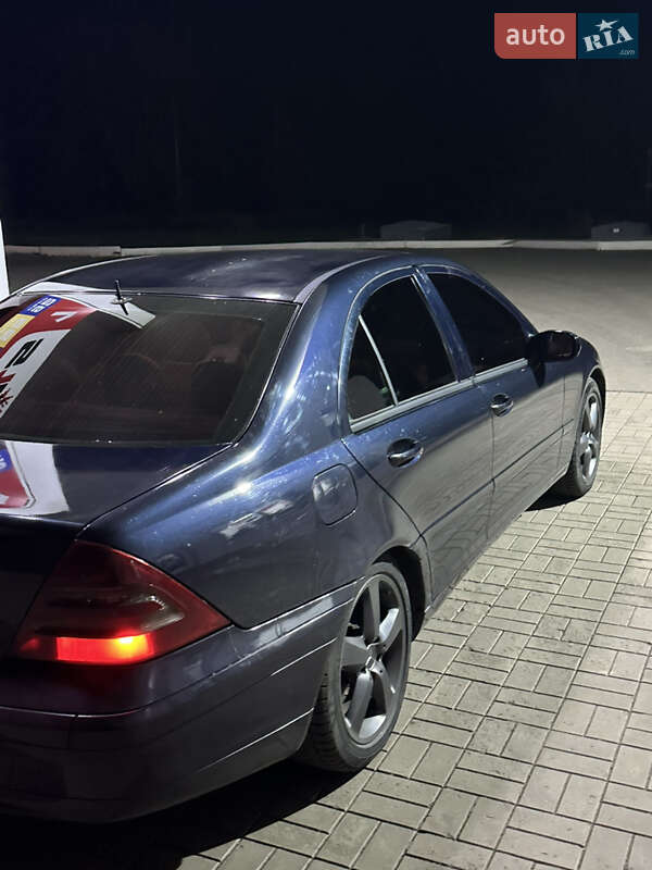 Седан Mercedes-Benz C-Class 2000 в Дніпрі