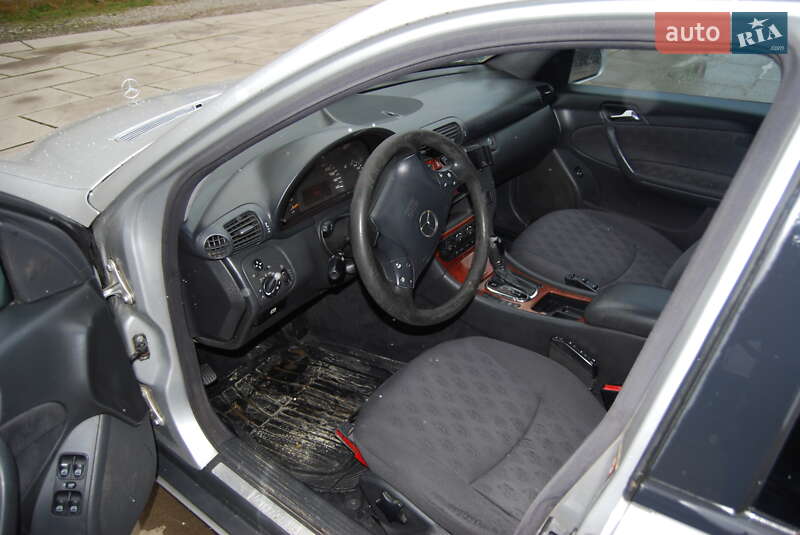 Універсал Mercedes-Benz C-Class 2003 в Хусті
