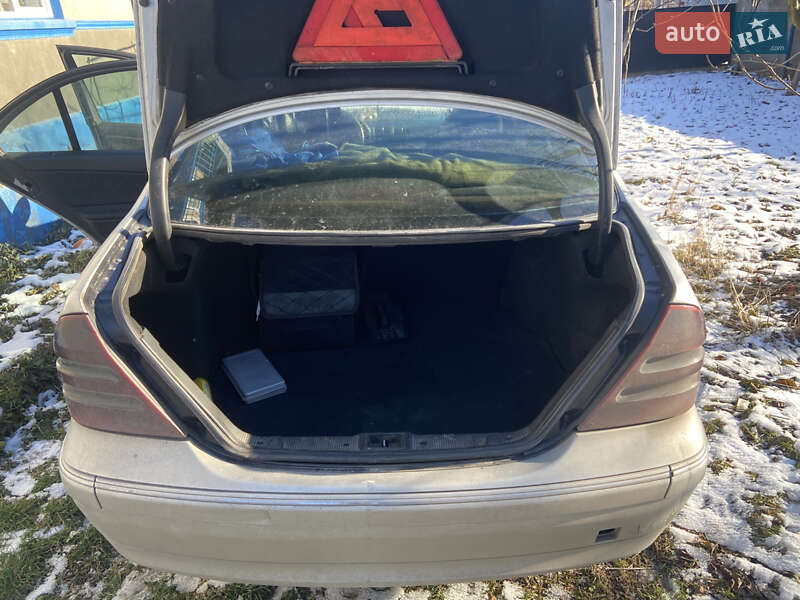Седан Mercedes-Benz C-Class 2002 в Кицмани